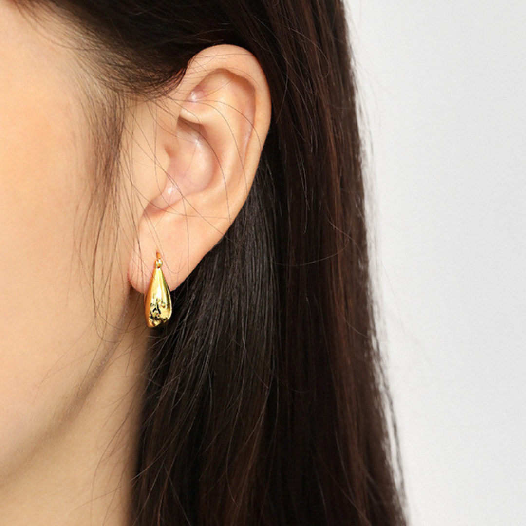 Golden Crescent Duo: U-Shaped Dual-Tone Silver Earrings